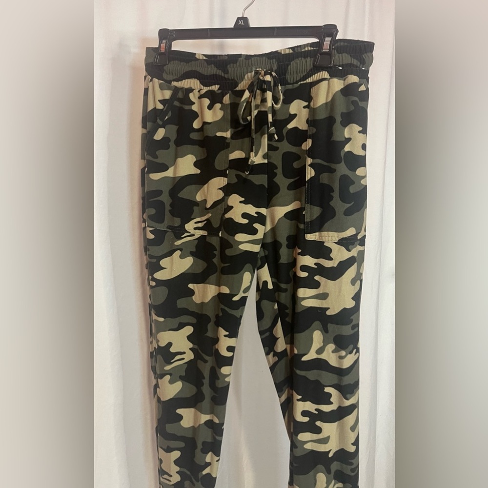 Street wear society large camo joggers